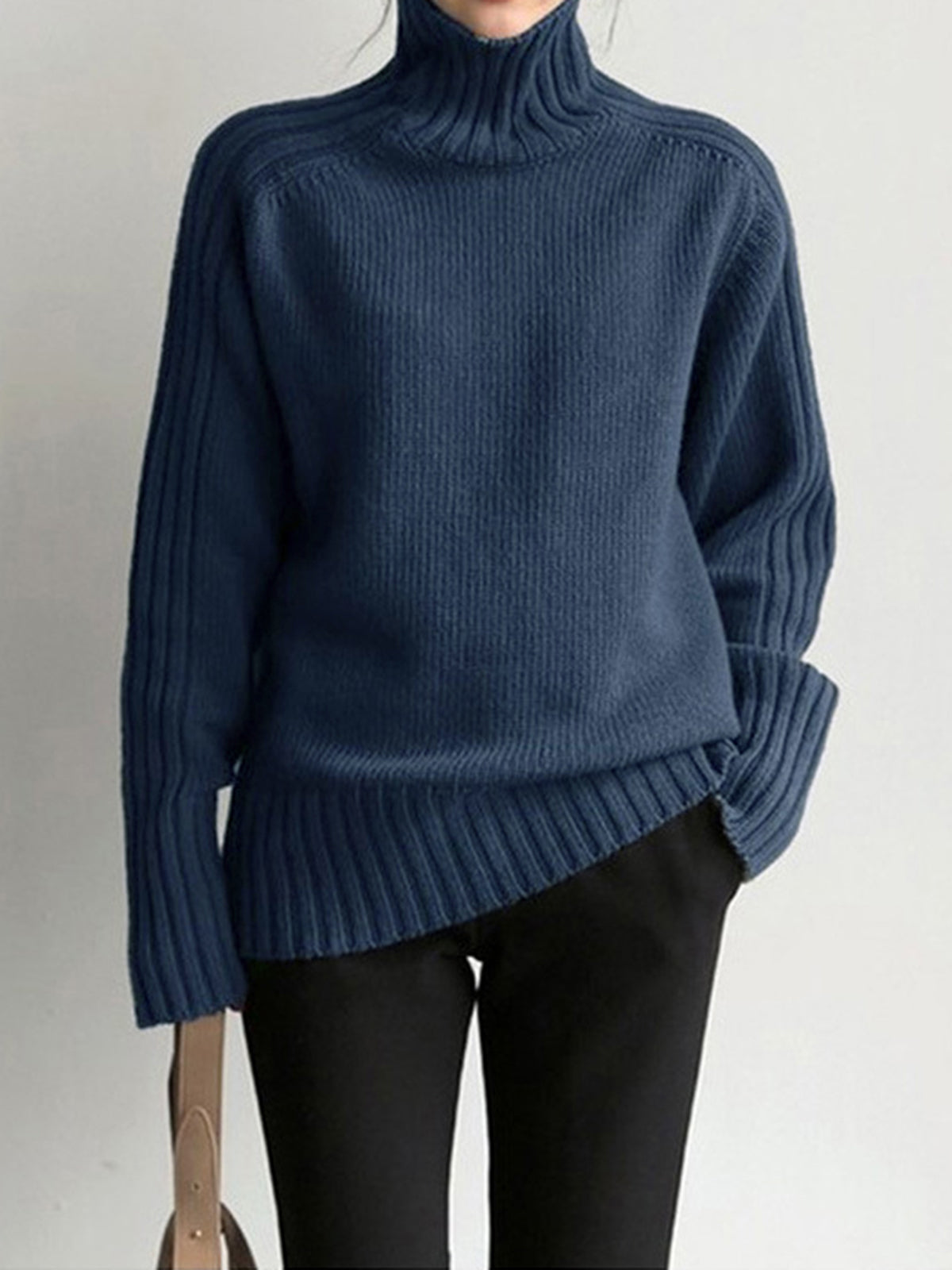 Bianca – Maglione a collo alto in maglia tinta unita