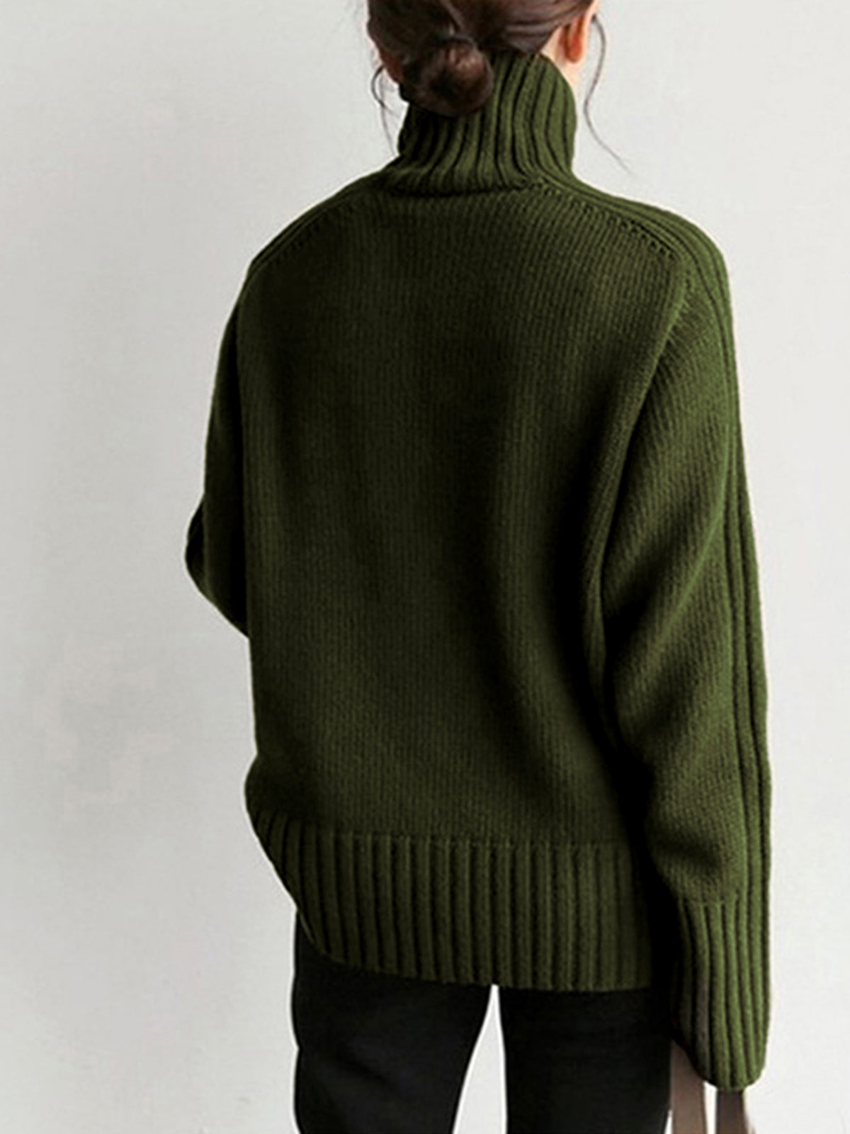 Bianca – Maglione a collo alto in maglia tinta unita